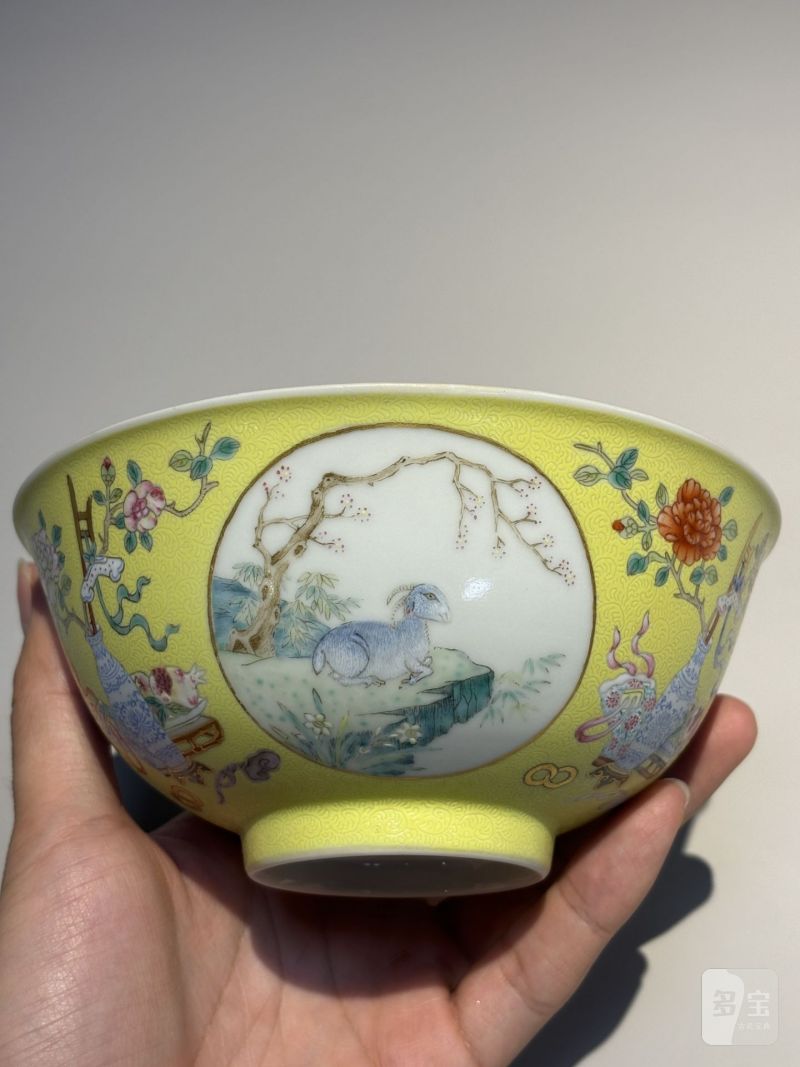    清道光 黄地轧道开光洋彩三羊开泰节令膳碗 - 图4
